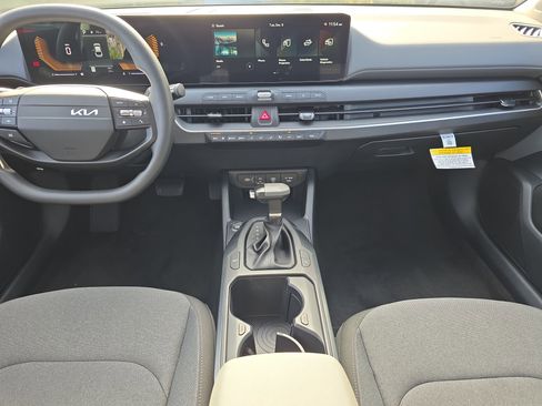 New 2025 Kia K4 LXS image 16