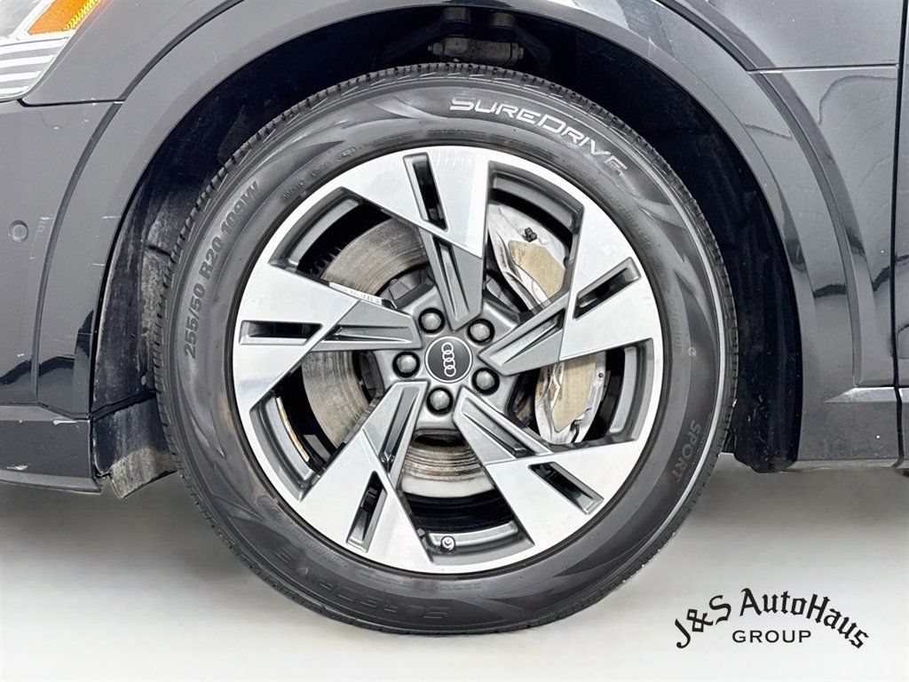 Used 2022 Audi e-tron Premium AWD/4WD image 39