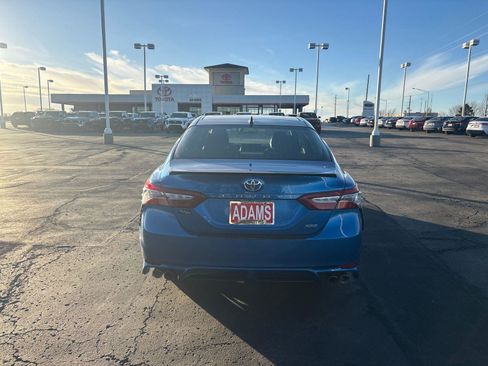 Used 2018 Toyota Camry XSE image 7