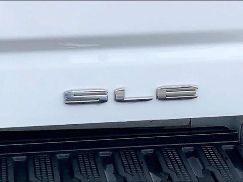 Used 2025 GMC Sierra 2500 SLE AWD/4WD image 8