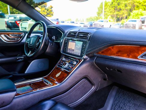 Used 2017 Lincoln Continental Reserve w/ Luxury Package AWD/4WD image 12