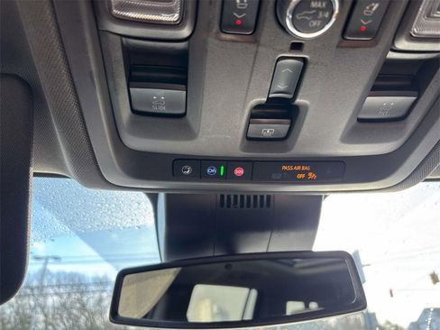 Used 2023 GMC Yukon XL SLT w/ SLT Luxury Package image 33