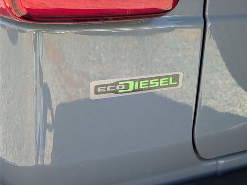 Used 2020 Jeep Wrangler Unlimited Sahara image 9