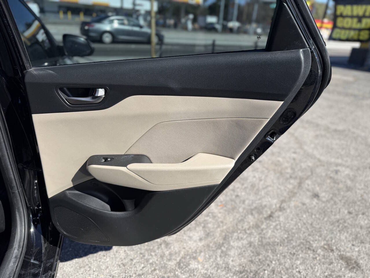Used 2019 Hyundai Accent SE FWD image 23