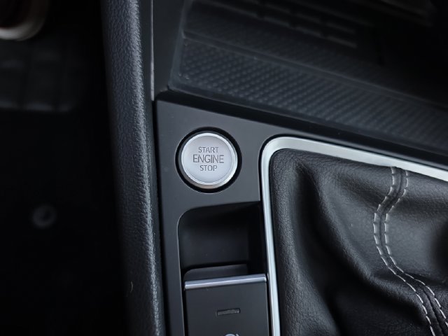 Used 2025 Volkswagen Jetta SE FWD image 25