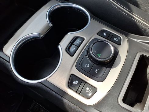 Used 2020 GMC Terrain Denali w/ Denali Premium Package FWD image 29