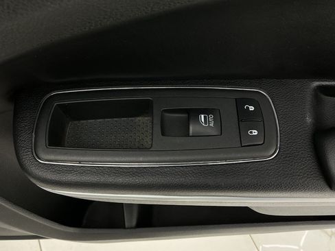 Used 2021 Chrysler 300 S RWD image 39