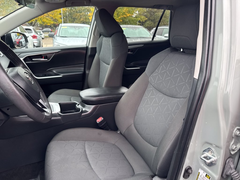 Used 2023 Toyota RAV4 XLE w/ Convenience Package AWD/4WD image 16