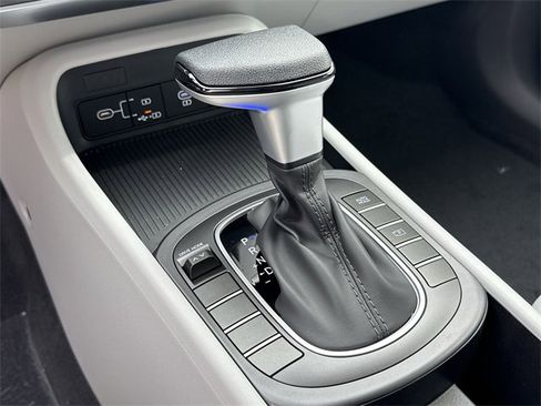 New 2026 Hyundai Kona SE image 18