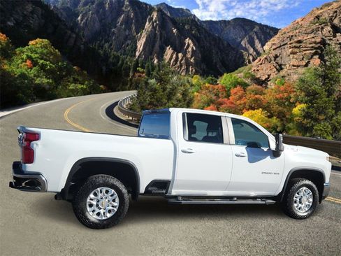 Used 2023 Chevrolet Silverado 2500 LT w/ Convenience Package image 2