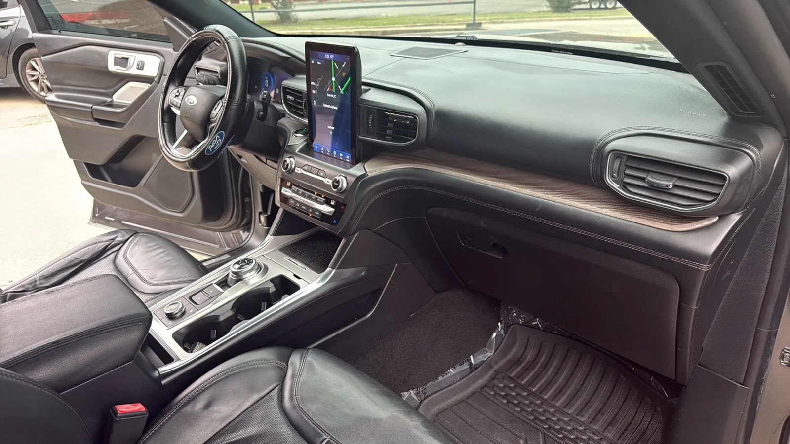 Used 2020 Ford Explorer Platinum w/ Premium Technology Package AWD/4WD image 28