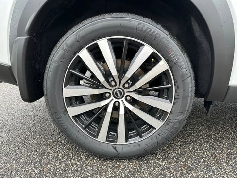 New 2025 Nissan Pathfinder Platinum image 18