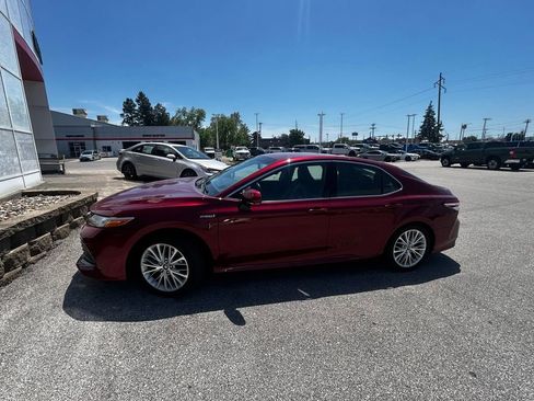 Used 2018 Toyota Camry XLE FWD image 4