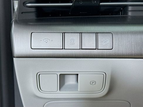 Certified 2025 Hyundai Kona SEL image 10