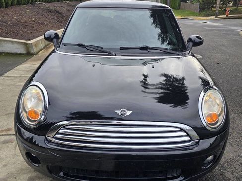 Used 2010 MINI Cooper Hardtop image 2