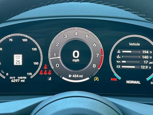 Used 2025 Porsche Cayenne Coupe image 25