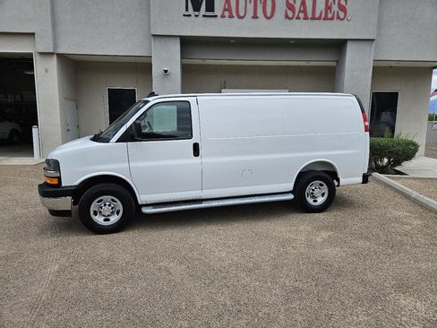 Used 2025 Chevrolet Express 2500 w/ Driver Convenience Package RWD image 2
