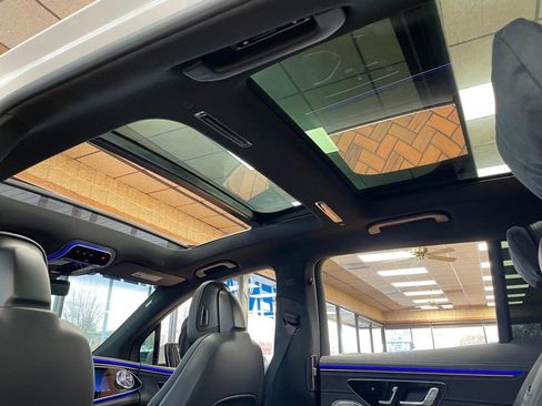 Used 2023 Mercedes-Benz EQS 580 4MATIC SUV image 28