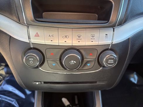 Used 2018 Dodge Journey SE w/ Connectivity Group image 24