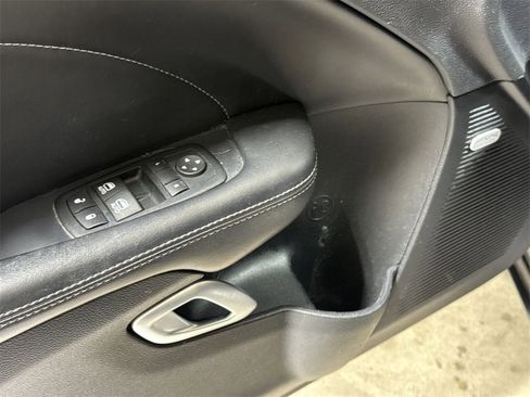 Used 2015 Dodge Challenger SXT Plus image 22