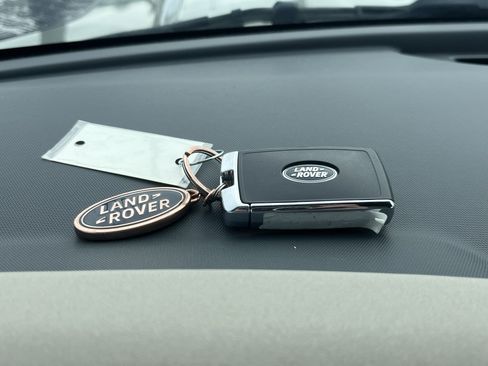 Used 2023 Land Rover Defender 90 X-Dynamic SE image 33