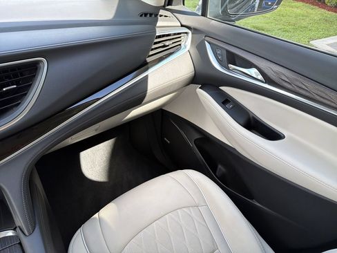 Used 2023 Buick Enclave Avenir w/ Avenir Technology Package FWD image 17