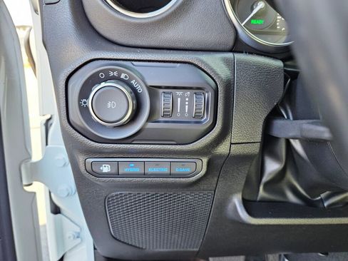Used 2022 Jeep Wrangler Unlimited Sahara AWD/4WD image 22