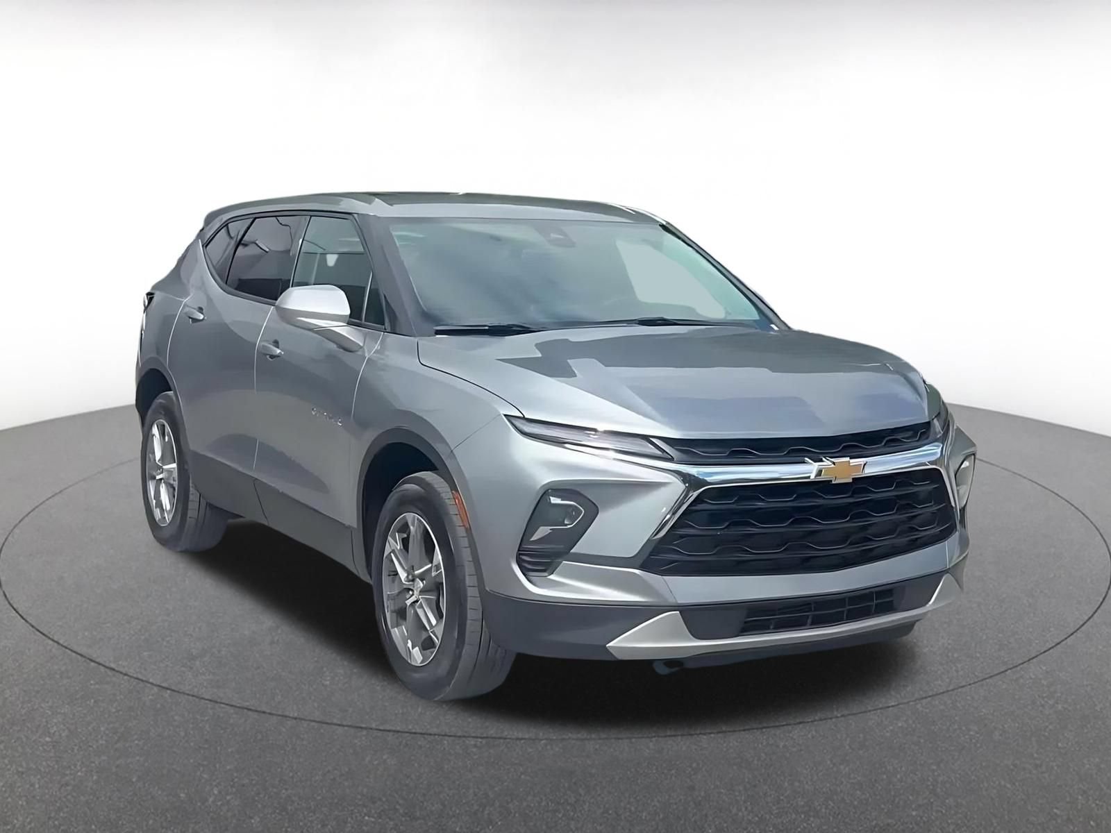 Used 2026 Chevrolet Blazer LT FWD image 3