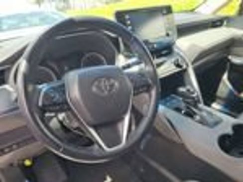 Used 2021 Toyota Venza LE AWD/4WD image 12