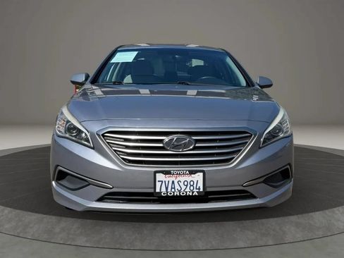 Used 2017 Hyundai Sonata SE FWD image 2