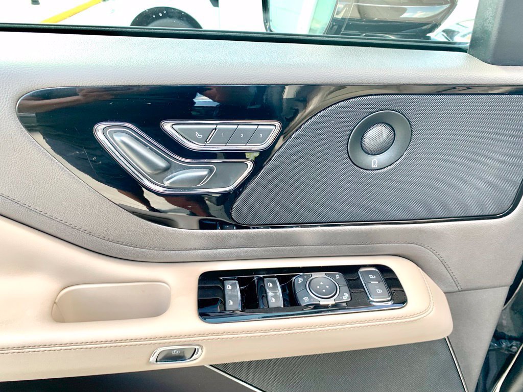 Used 2022 Lincoln Aviator Reserve w/ Equipment Group 201A AWD/4WD image 12