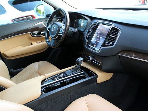 Used 2016 Volvo XC90 T6 Momentum image 32