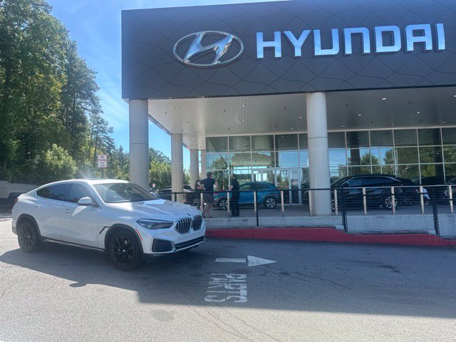Used 2020 BMW X6 xDrive40i w/ Convenience Package AWD/4WD image 2