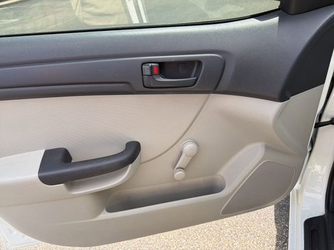 Used 2013 Kia Forte LX image 18