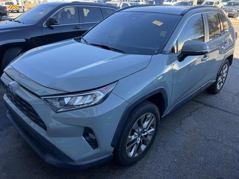 Used 2020 Toyota RAV4 XLE Premium image 2