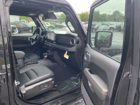 New 2025 Jeep Wrangler Sahara image 27