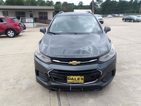 Used 2017 Chevrolet Trax LT w/ LT Convenience Package FWD image 3