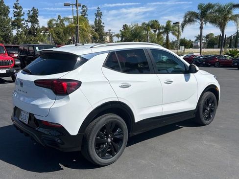 Used 2024 Buick Encore GX Sport Touring image 2