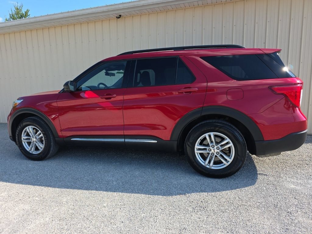 Used 2020 Ford Explorer XLT w/ Equipment Group 202A AWD/4WD image 8