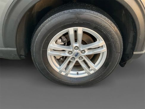 Used 2023 Ford Explorer XLT image 16