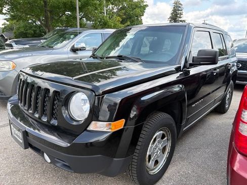 Used 2014 Jeep Patriot Sport FWD image 3