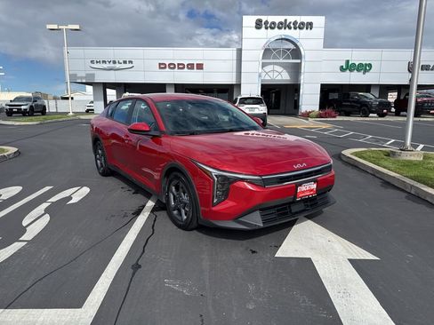 Used 2025 Kia K4 LXS image 2