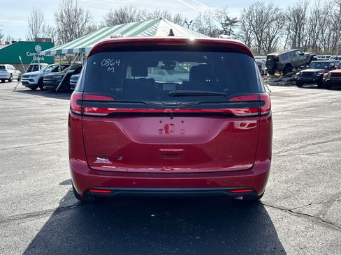 New 2026 Chrysler Pacifica Select image 4