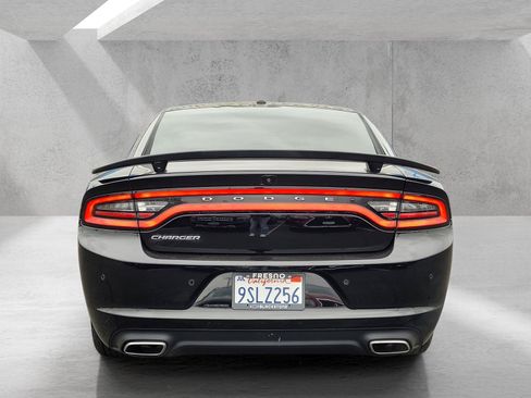 Used 2022 Dodge Charger SXT w/ Leather Interior Group RWD image 6
