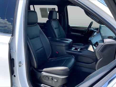 Used 2024 Chevrolet Suburban Premier RWD image 9