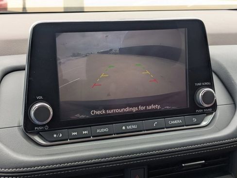 Used 2023 Nissan Rogue SV image 13