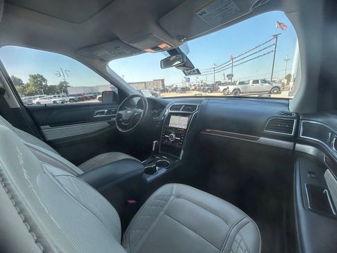 Used 2018 Ford Explorer Platinum AWD/4WD image 9