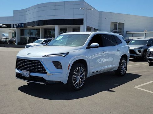 Used 2026 Buick Enclave Avenir w/ Super Cruise Package FWD image 2