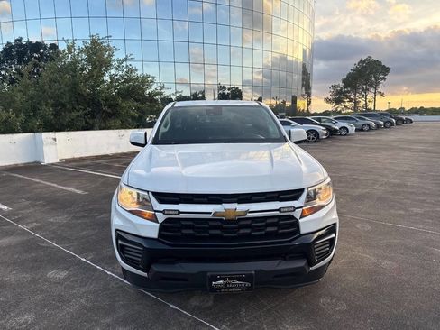 Used 2022 Chevrolet Colorado LT w/ Fleet Safety Package RWD image 2