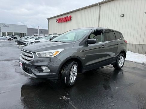 Used 2019 Ford Escape SE image 3